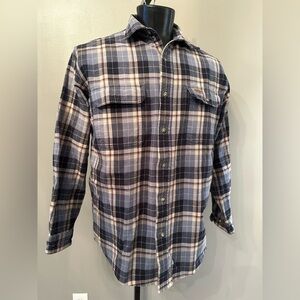 Men’s Carhartt 100% cotton blue plaid flannel
Size large